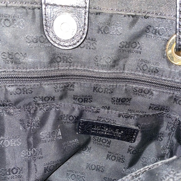 Micheal Kors Handbag - Picture 5 of 7